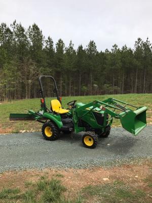 John Deere 1023E