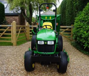 John Deere 2720