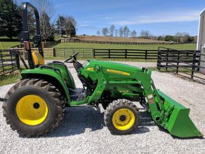 John Deere 3032e 